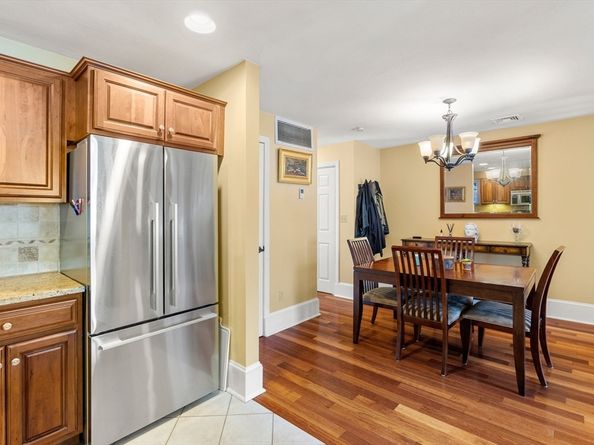 5 Hobart Ln 5, Rockland MA 02370