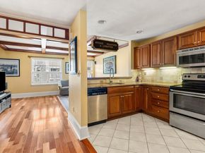 5 Hobart Ln 5, Rockland MA 02370