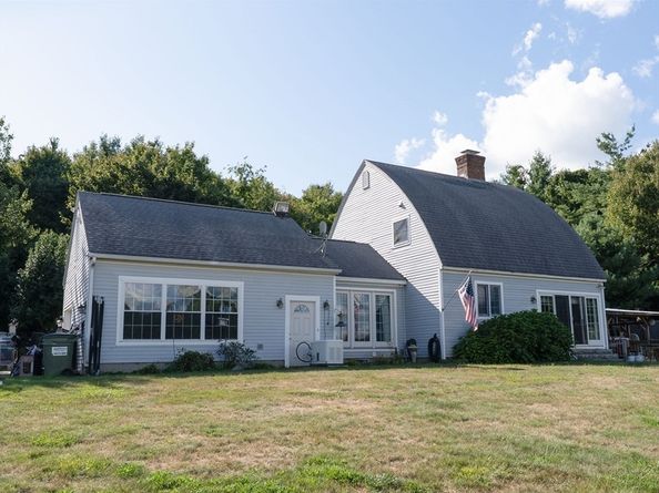 157 School St, North Brookfield MA 01535