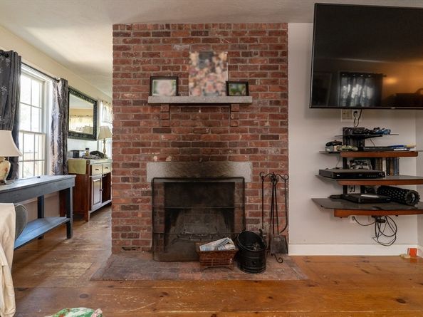 157 School St, North Brookfield MA 01535