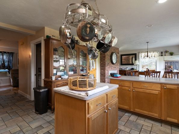 157 School St, North Brookfield MA 01535