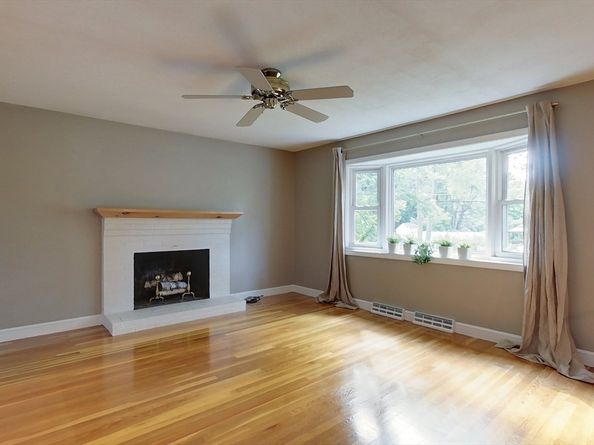 16 Crooked Spring Rd, Billerica MA 01862