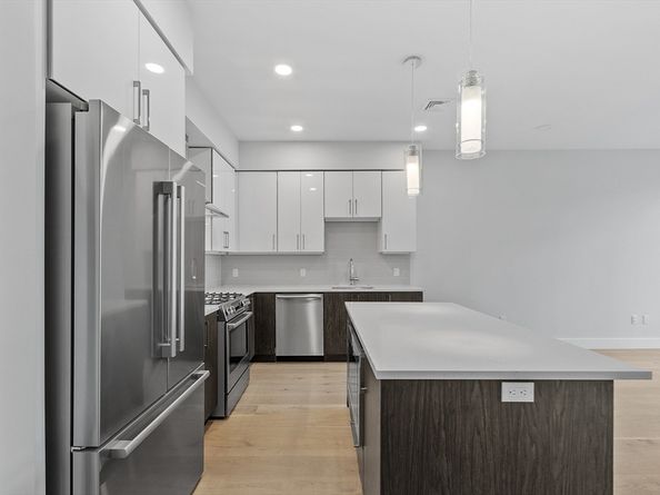 124 Highland Ave 204, Somerville MA 02143
