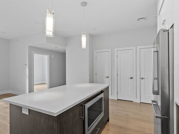 124 Highland Ave 204, Somerville MA 02143