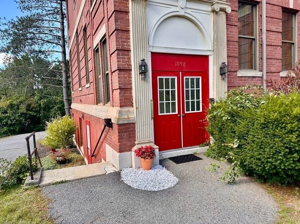 1098 Stafford St 5, Leicester MA 01542