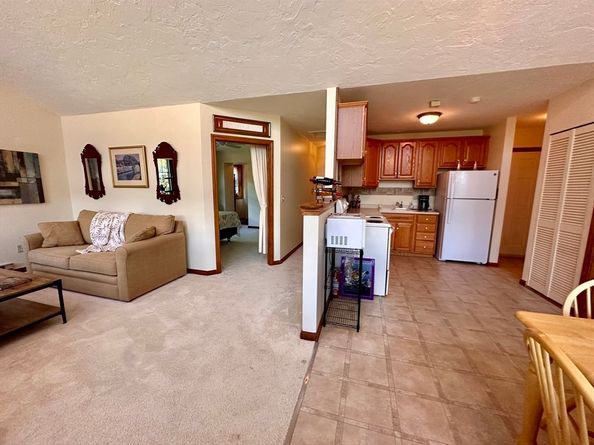 1098 Stafford St 5, Leicester MA 01542