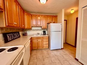 1098 Stafford St 5, Leicester MA 01542