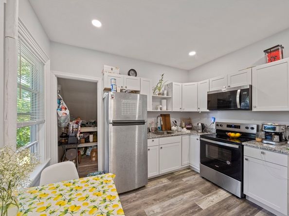 152 S Franklin St, Holbrook MA 02343