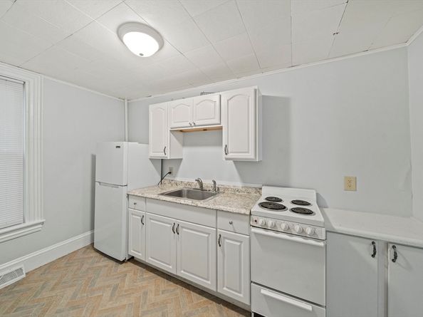 152 S Franklin St, Holbrook MA 02343