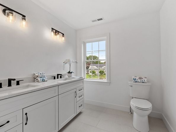 117 Montvale Ave, Woburn MA 01801