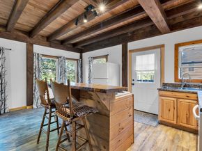 9 Upland Rd, Plympton MA 02367