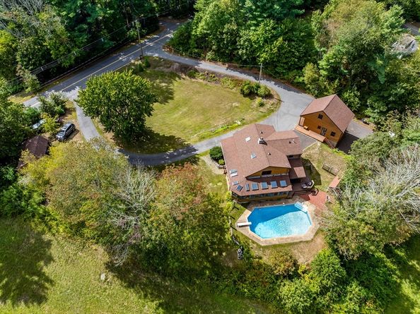 9 Upland Rd, Plympton MA 02367