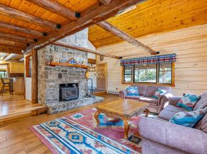 9 Upland Rd, Plympton MA 02367