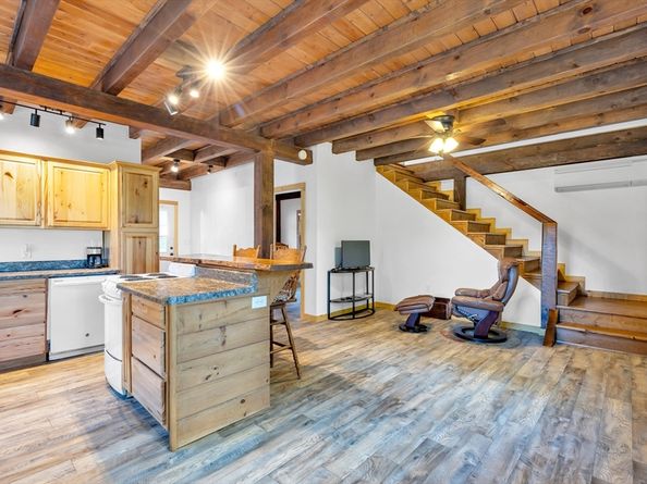 9 Upland Rd, Plympton MA 02367