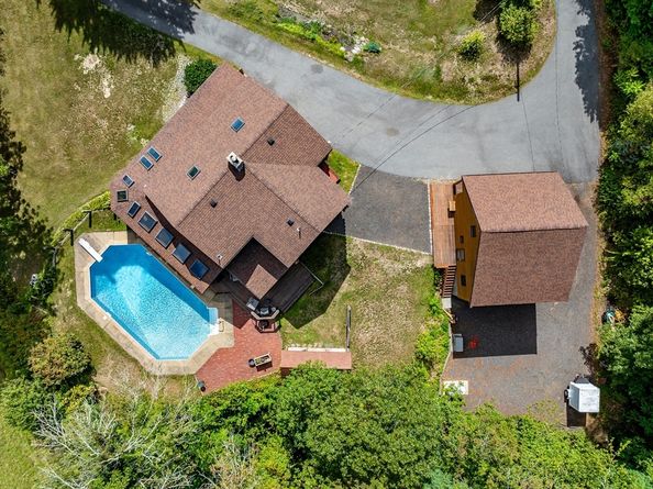 9 Upland Rd, Plympton MA 02367