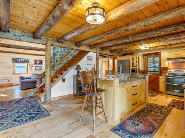 9 Upland Rd, Plympton MA 02367