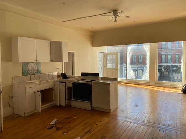 318 Main St, Southbridge MA 01550