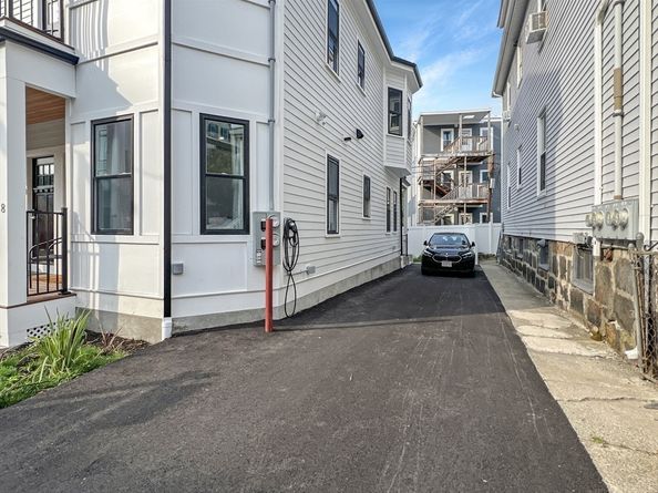 6 Weld Hill St 1, Boston MA 02130