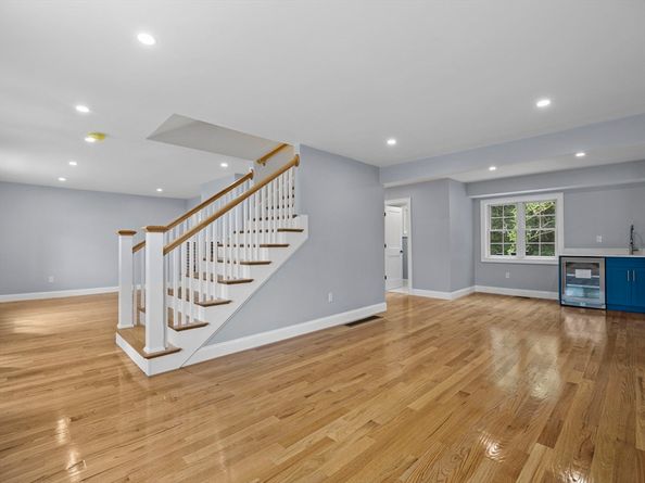 6 Lovis Ave, Wakefield MA 01880