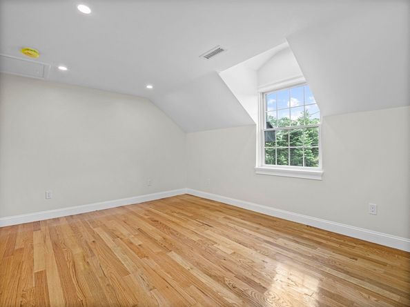 6 Lovis Ave, Wakefield MA 01880