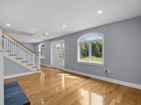6 Lovis Ave, Wakefield MA 01880