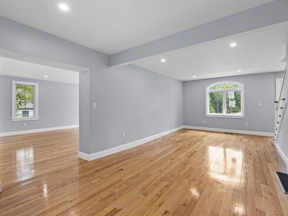 6 Lovis Ave, Wakefield MA 01880