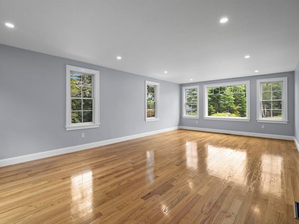 6 Lovis Ave, Wakefield MA 01880