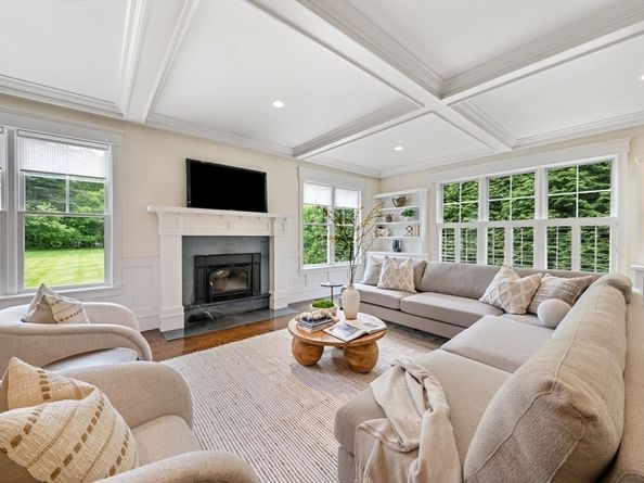 12 Haven St, Dover MA 02030