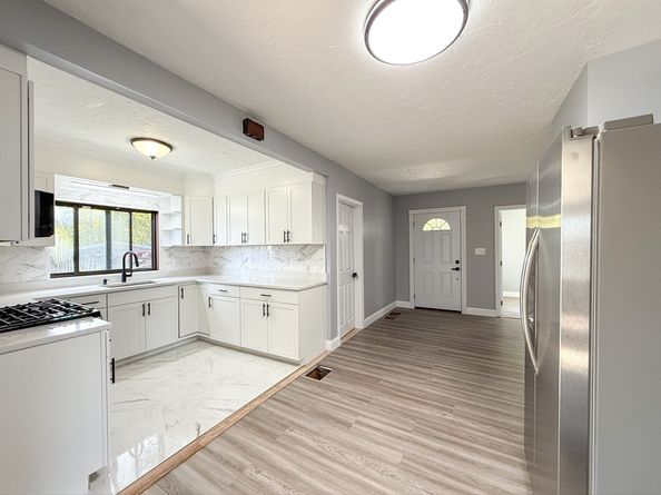 82 Holden St, Worcester MA 01605