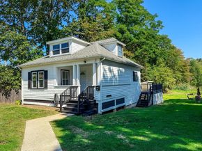 82 Holden St, Worcester MA 01605
