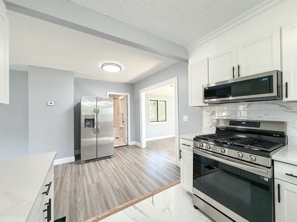 82 Holden St, Worcester MA 01605