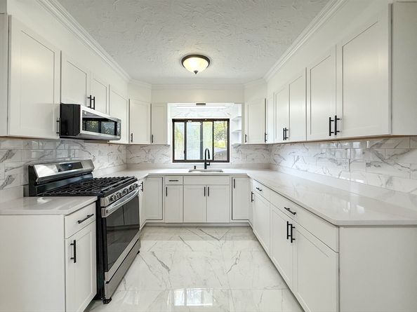 82 Holden St, Worcester MA 01605