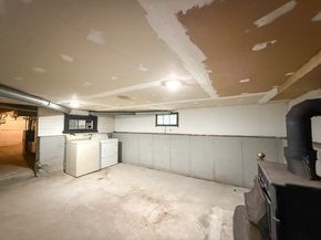 82 Holden St, Worcester MA 01605