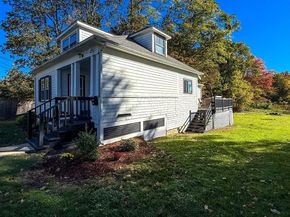 82 Holden St, Worcester MA 01605