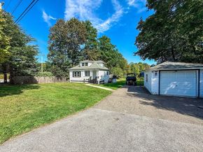 82 Holden St, Worcester MA 01605