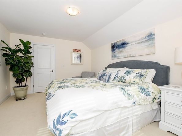 31 Split Rock Ln, Mattapoisett MA 02739