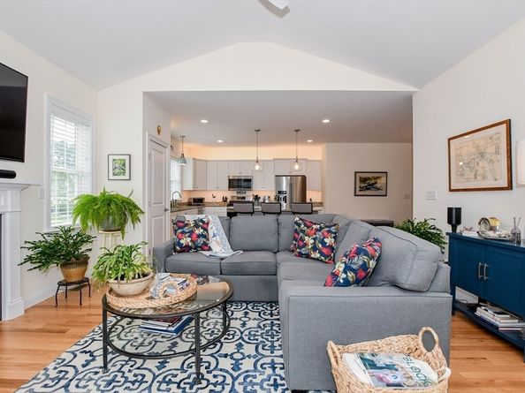 31 Split Rock Ln, Mattapoisett MA 02739