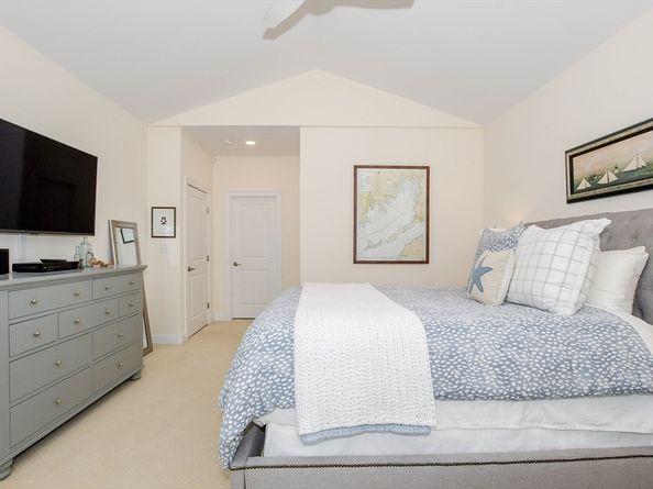 31 Split Rock Ln, Mattapoisett MA 02739