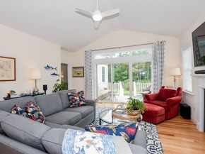 31 Split Rock Ln, Mattapoisett MA 02739