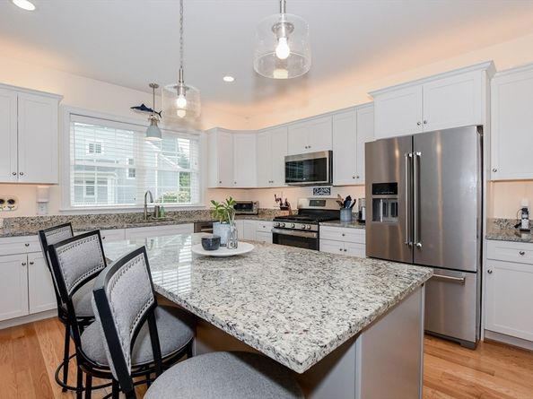31 Split Rock Ln, Mattapoisett MA 02739