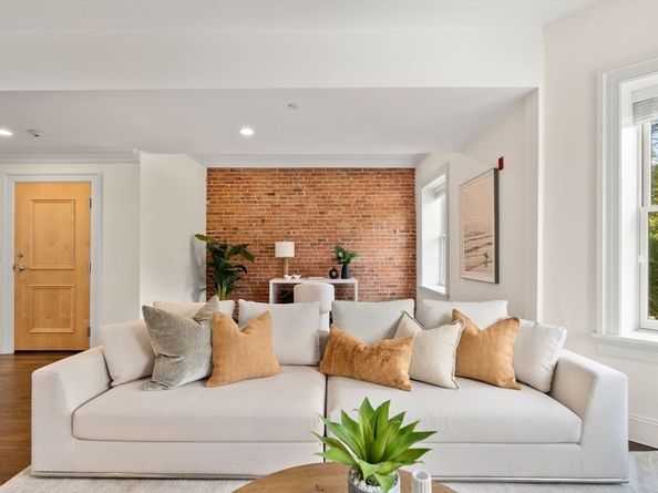 1471 Beacon Street 7, Brookline MA 02446