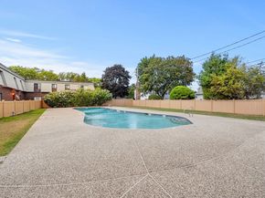 5 Hallmark Gardens 7, Burlington MA 01803
