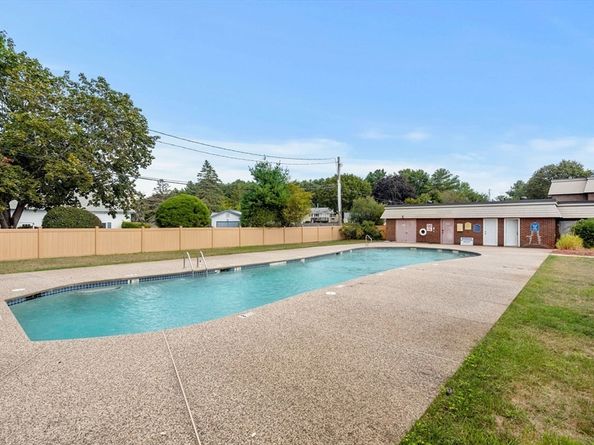 5 Hallmark Gardens 7, Burlington MA 01803