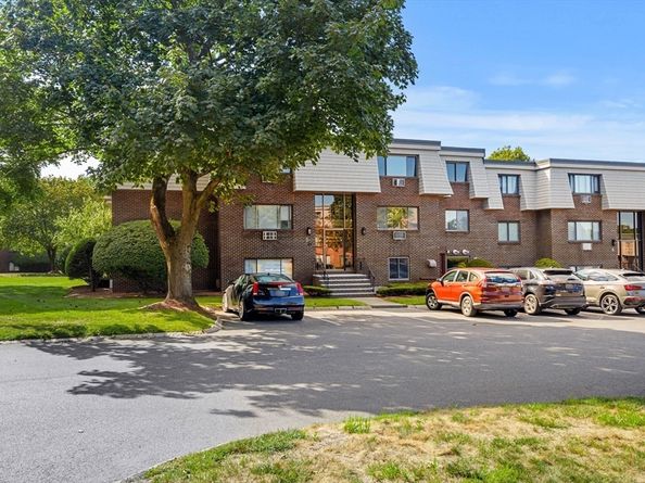 5 Hallmark Gardens 7, Burlington MA 01803