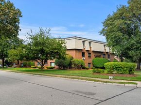 5 Hallmark Gardens 7, Burlington MA 01803