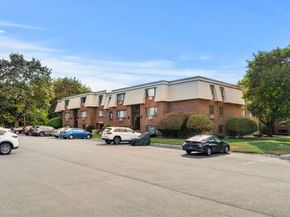 5 Hallmark Gardens 7, Burlington MA 01803