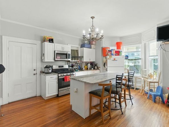 19 Hood St, Lynn MA 01905