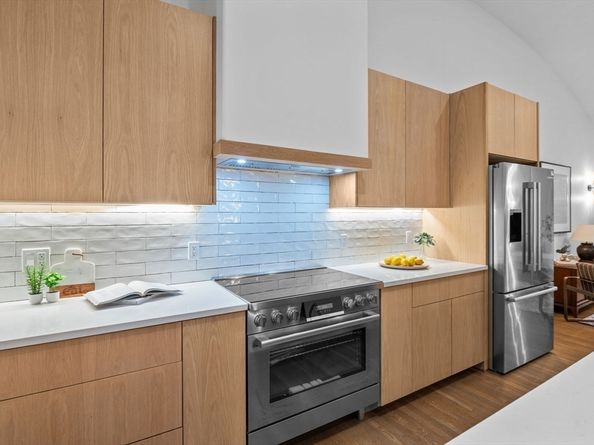 132 Elm Street 132, Marblehead MA 01945