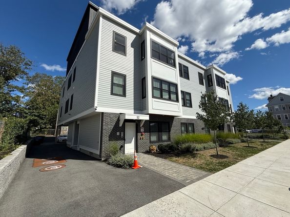 52 Withington St 7, Boston MA 02124