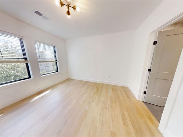 52 Withington St 7, Boston MA 02124